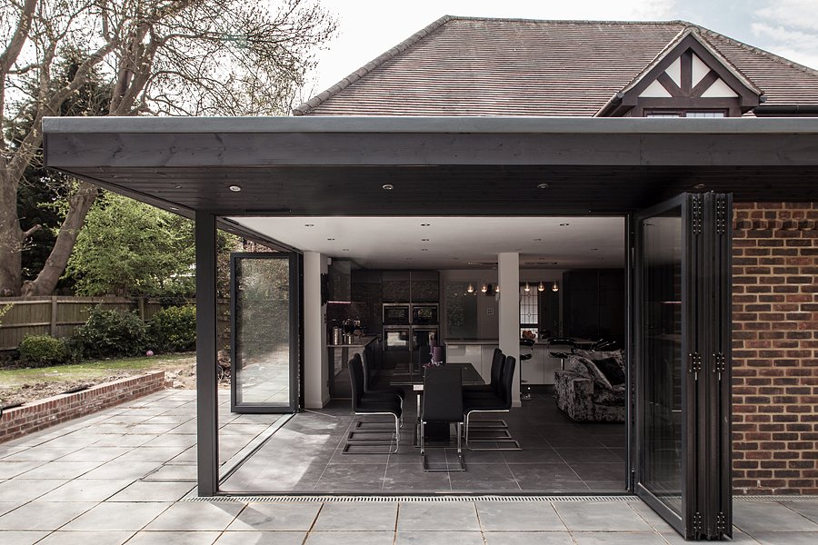 We provided an open corner that provides a panoramic outlook and step free connection to the rear garden with a dramatic projecting wrap around soffit. #Architects #Interiordesign #Architecture #Buckhursthill #Essex #London #Extension #design #building #houzz #interiors