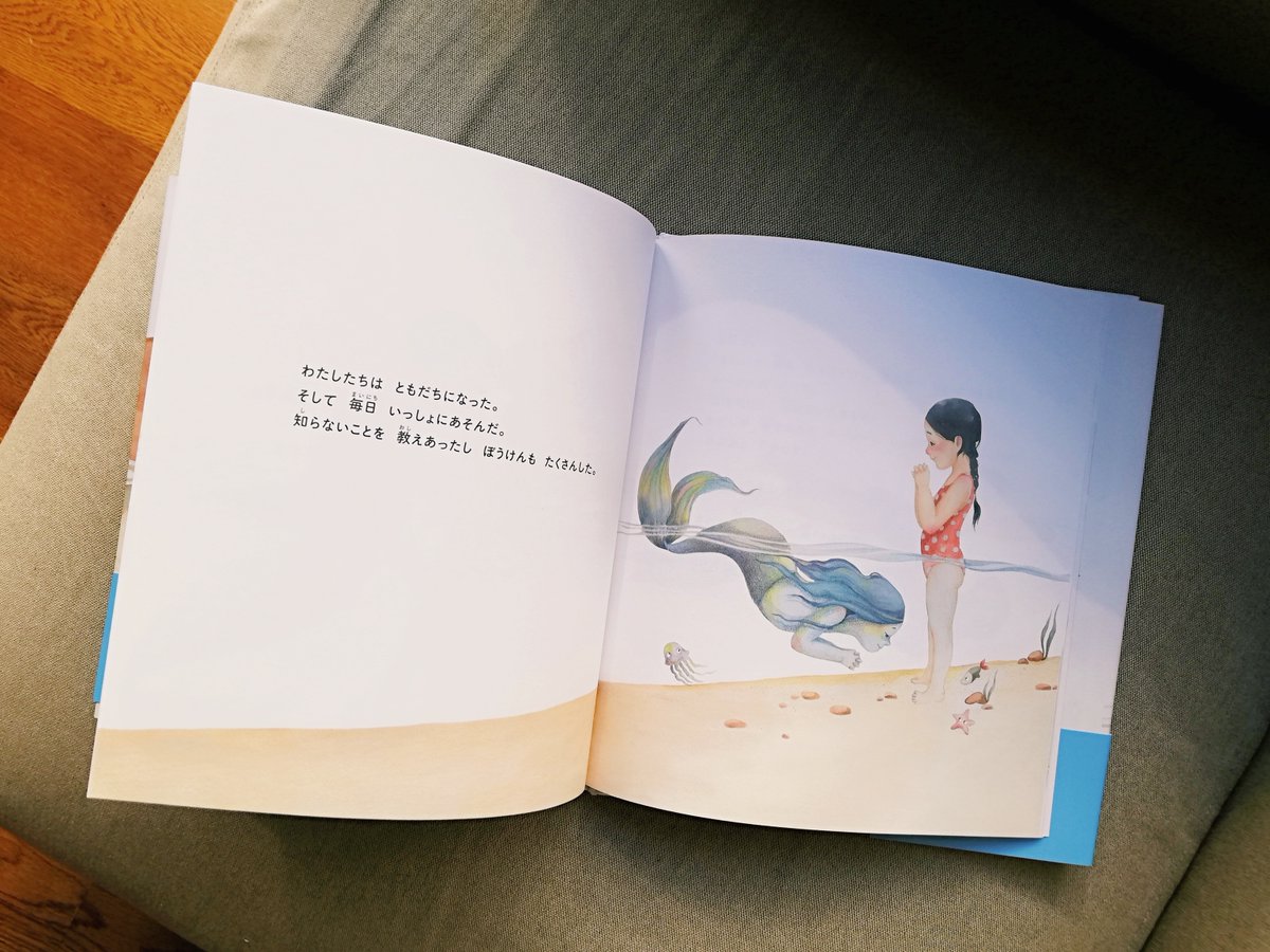 twovirginspb's tweet photo. 【にんぎょのルーシー編集日記①】
ついに明日6/11、絵本『にんぎょのルーシー』の発売を迎え、本書ができるまでのウラ話をちょこっとご紹介🤗

この本は人魚の「ルーシー」と、人間の女の子「エマ」の二人が主人公。でも原作（英語版）には、二人の名前はついていなかったんです。 https://t.co/5LW8uts0kp