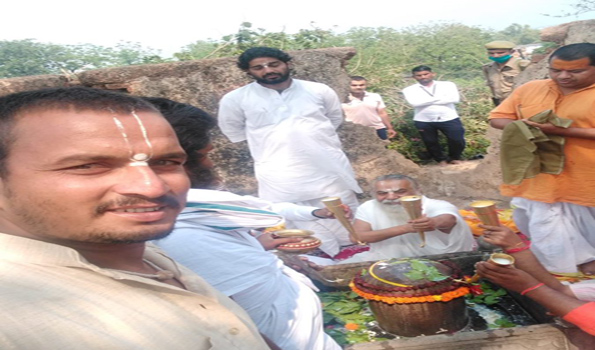 uniindianews's tweet image. Ram temple construction commences after Rudra Abhishek in Ayodhya
#ReligiousCeremony
#RamTempleConstruction 
#RudraAbhishek
#rammandirtrust
#Ayodhya
uniindia.com/~/ram-temple-c…