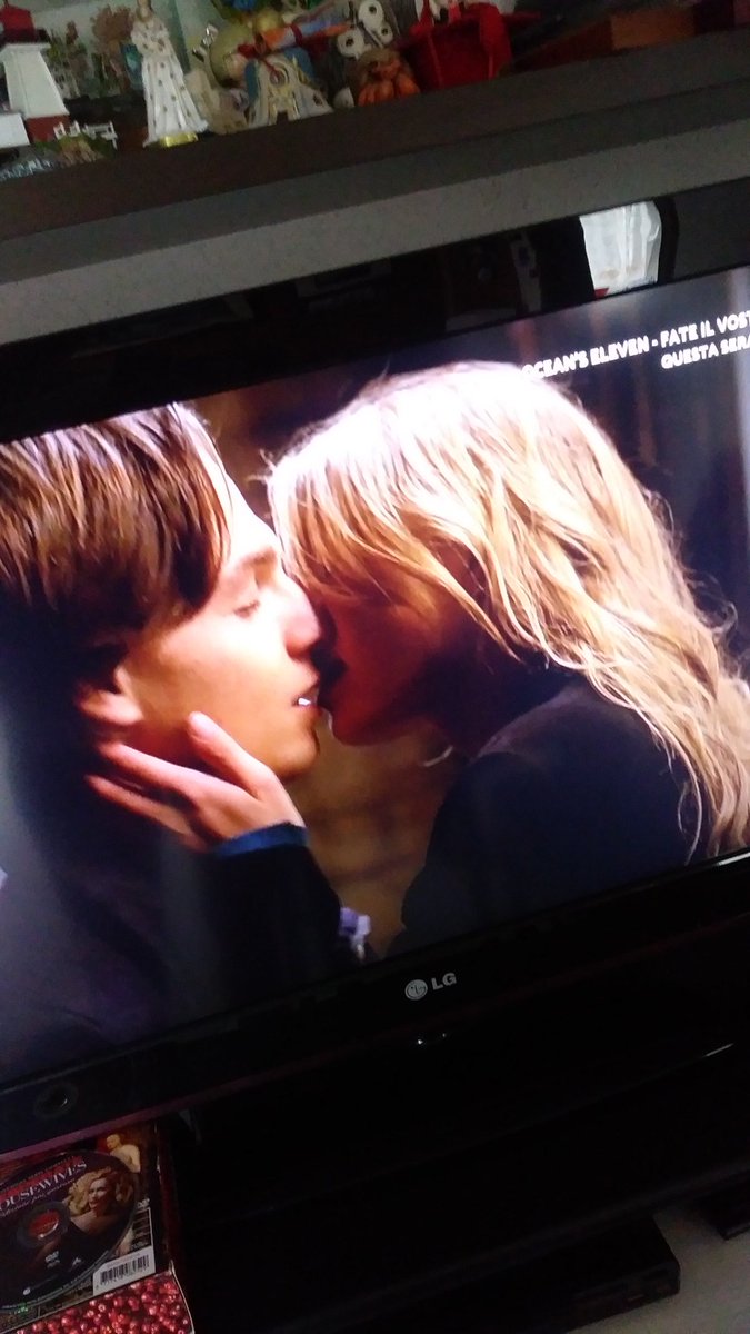 irenek_90's tweet photo. This is definitely one of my fav scenes ever 💕 #Everwood #EphramBrown #AmyAbbott https://t.co/lWYmvE4GAu