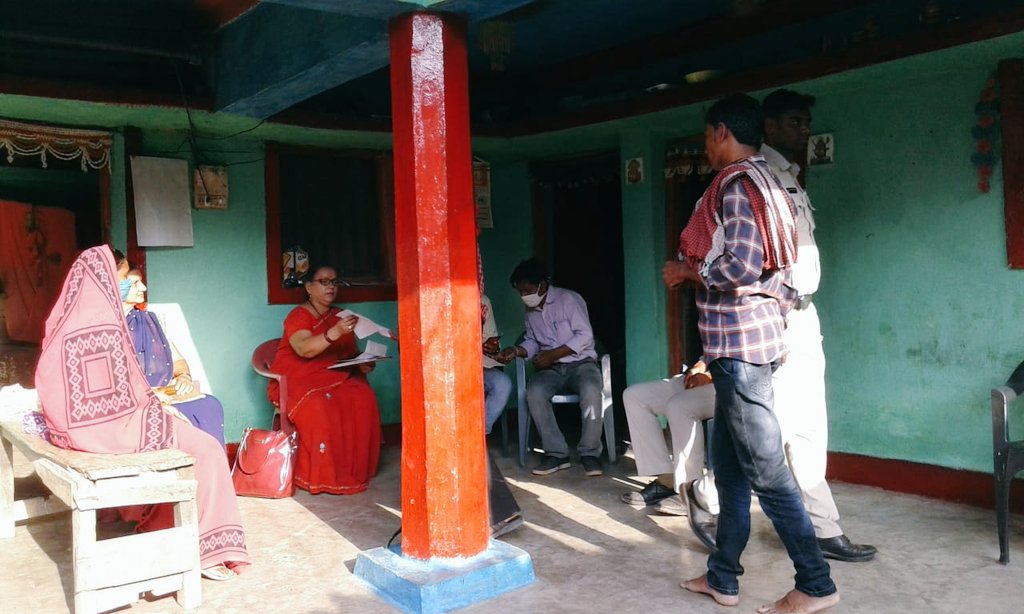 "Against child marriage"
Anganwadi didi and Lady Supervisor stand against this child marriage and took legal action against it. 
#child_marriage 
#AWW_didi 
#ladysupervisor 
<a href="/POSHAN_Official/">POSHAN Abhiyaan</a> <a href="/wcdposhancg/">POSHAN Abhiyaan-Chhattisgarh</a> <a href="/MinistryWCD/">Ministry of WCD</a> <a href="/WCDCgGov/">WCD Department CG</a> <a href="/HealthCgGov/">Health Department CG</a> <a href="/BemetaraDist/">Bemetara</a>
