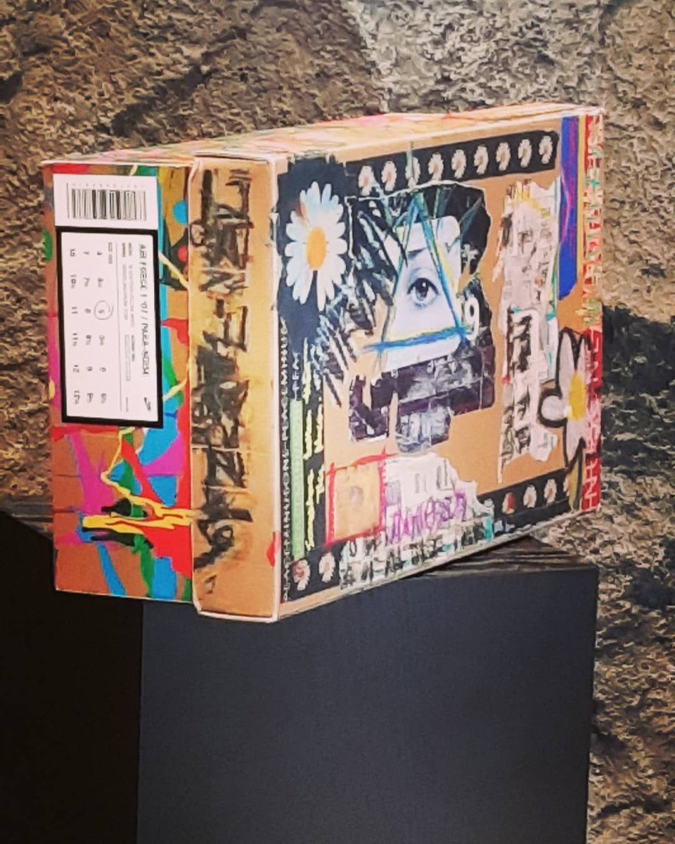 ALEXAsaki's tweet photo. Nike Mania's IG post!
"Whose 1/88(1 out of 88) is this?! Please wait for it on #์๋ํ (ShoeFanatic)~๐ #TheMostSpecialPairOutOfThe88 #GDforce #Paranoise" https://t.co/r9KfPye6vW