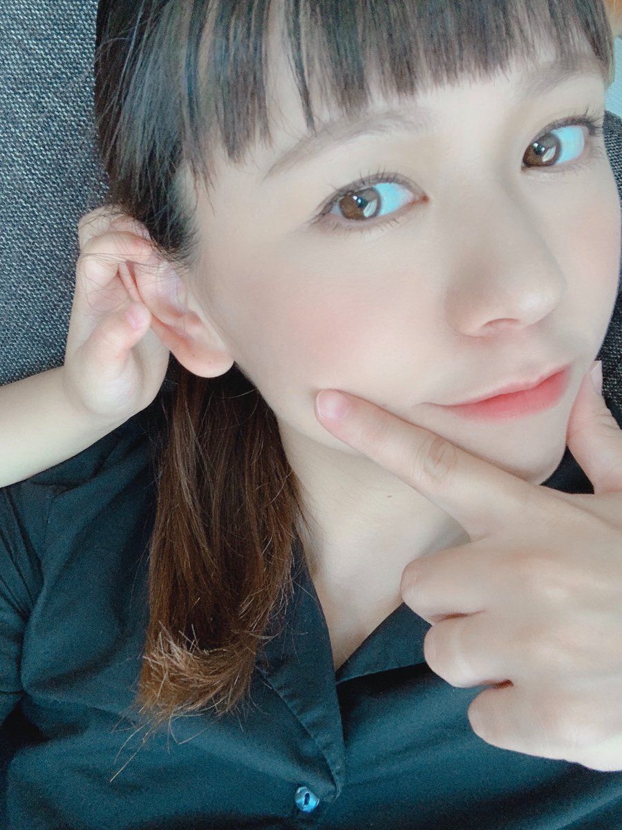 虎南有香 Yuka Konan Di Twitter 浮腫はじめたので 指輪を外しました 妊婦 さんは外すのが一般的ね そしたら日焼けが凄いです あとは前髪がオン眉なりました 若く見られたいです 笑 という近況報告です