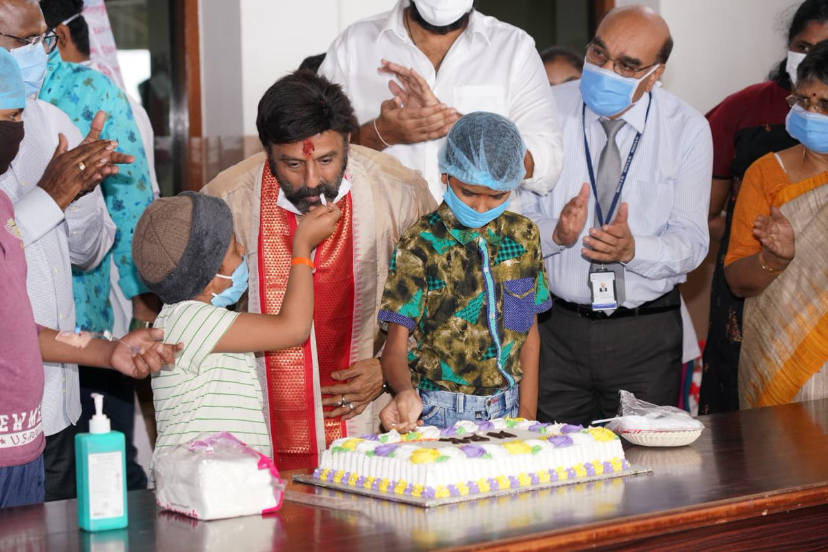 60 Age ani ఎవరూ నమ్మరు anta young గా unnaru😍😍😍😍❤️❤️❤️
Mavayyya birthday Celebrations at Basavatarakam Indo American Cancer Hospital

#HappyBirthdayNBK
#BB3Roar
#JaiBalayya