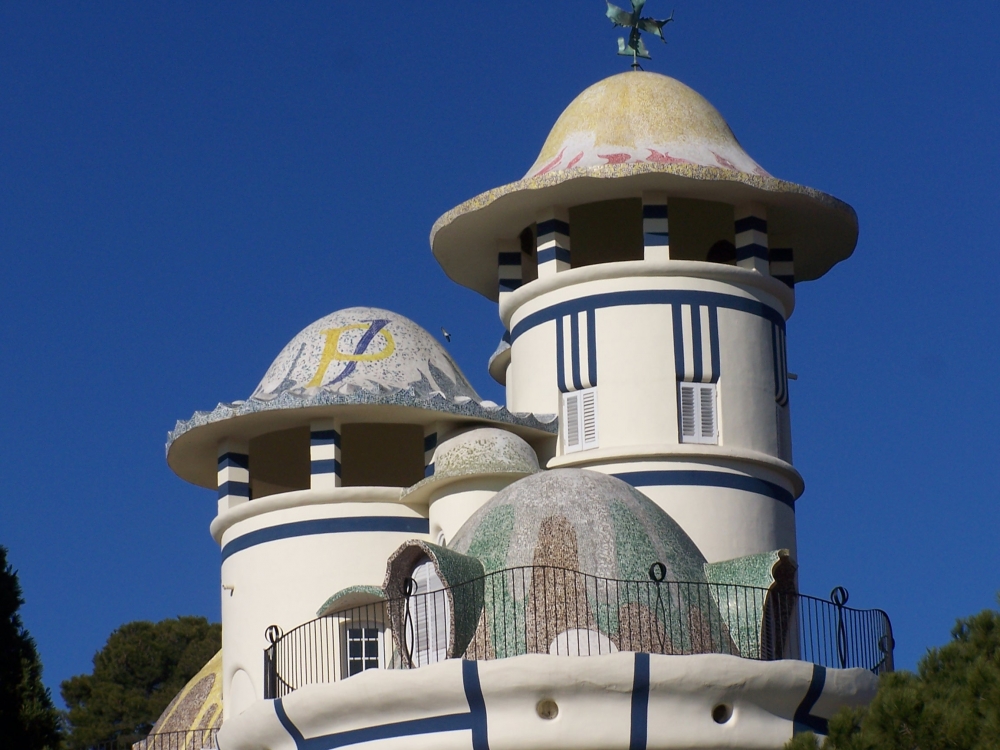 Feliç #DiaMundialDelModernisme! 🤔Sabies que una de les figures més importants del modernisme del #BaixLlobregat va ser l'arquitecte #Jujol? 👇Algunes de les seves obres més representatives són:

1⃣- Centre Jujol - Can Negre
2⃣- Torre de la Creu