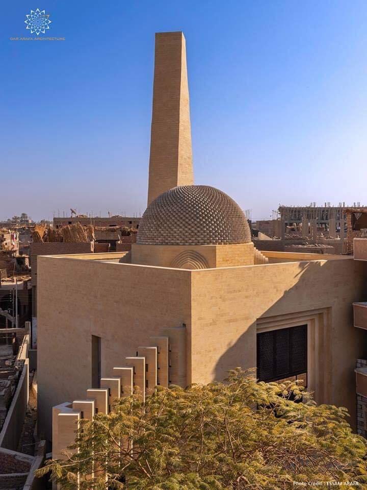 MohamedHasanEG's tweet photo. مهندس مصري شاب اسمه "وليد عرفة " صمم و نفذ مسجد في قرية صغيرة بمحافظة سوهاج السنة اللي فاتت ، التصميم والعمل تحفة معمارية! https://t.co/G0zJv3UKui