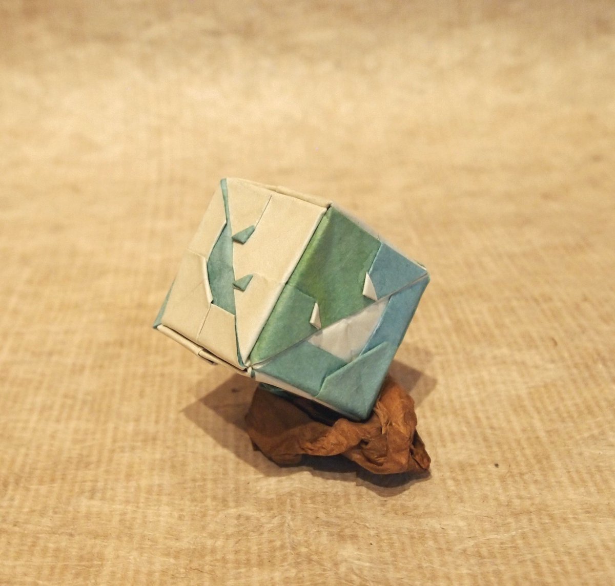 一匹柴犬 スマイルキューブ 創作 折り 一匹柴犬 折り紙作品 正方形6枚使用 ユニット作品って糊を使ったらｎｇであれば 非ユニット作品 折り紙 Origami