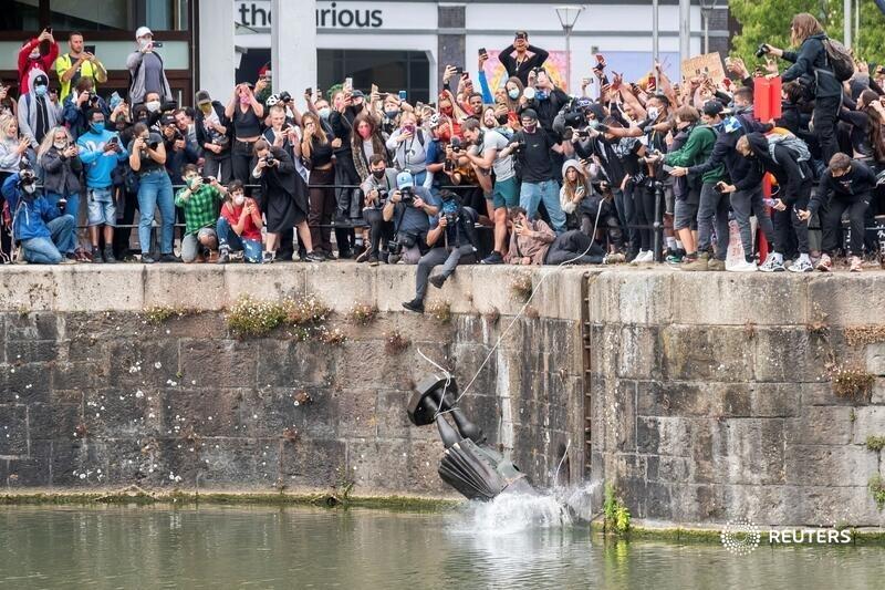 Reuters's tweet photo. Toppled statue of English slave trader Edward Colston will be retrieved from the harbor and exhibited in a museum, says Bristol City Council https://t.co/4FA6uwa7w3 📷: Keir Gravil https://t.co/pvboqmI9Ad