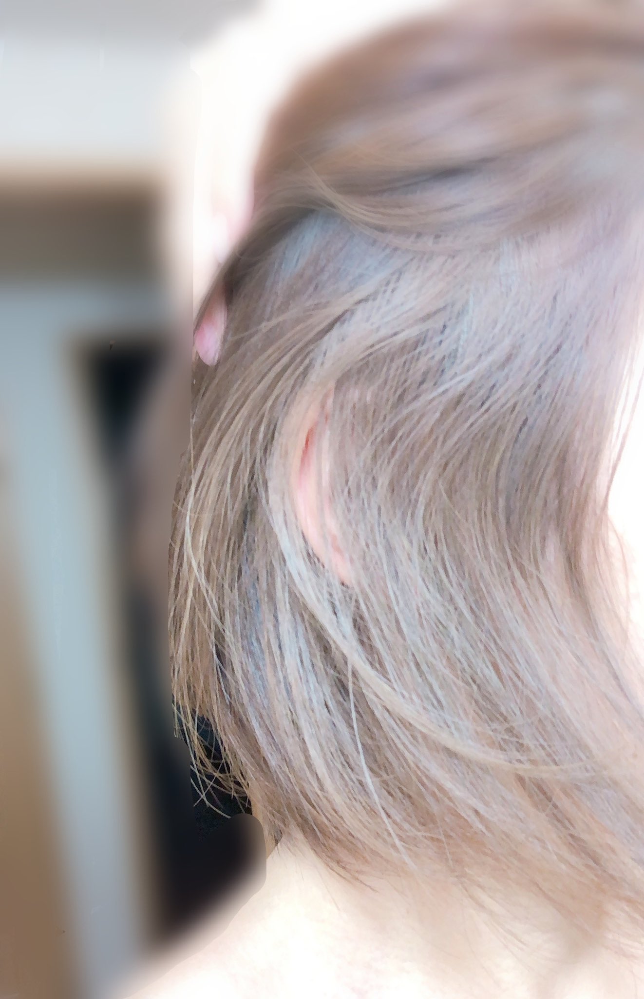 夕顔 Pa Twitter お風呂に入る前に髪色見てたら すっかりピンクが抜けて ミルクティーみたいな色になった これはこれでかわいい 表面は 明るめの茶色だけど サイドがサーモンピンクへ インナーはミルクティーへ もっと色抜けして傷んだみたいな明るい色になると