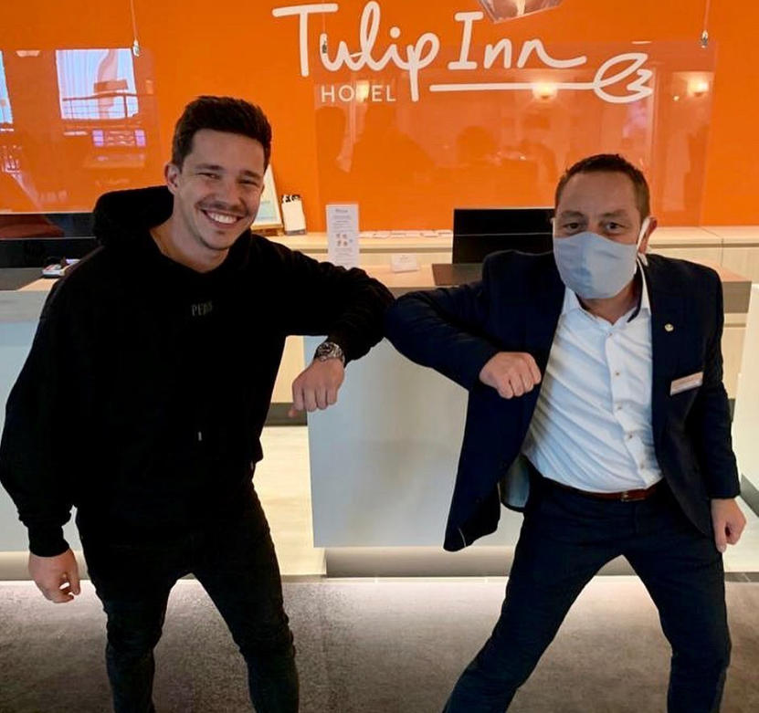 LouvreHotels's tweet photo. [WE ARE BACK] Nos hôteliers continuent leurs réouvertures et vous accueillent en respectant toutes les mesures sanitaires et avec leurs plus beaux sourires 😊
Rendez-vous dans l’un de nos 1500 hôtels pour vos prochains séjours 🏨👏🏻
#hospitality #HoteliersSolidaires #Tourisme https://t.co/yzMUeAw6ov