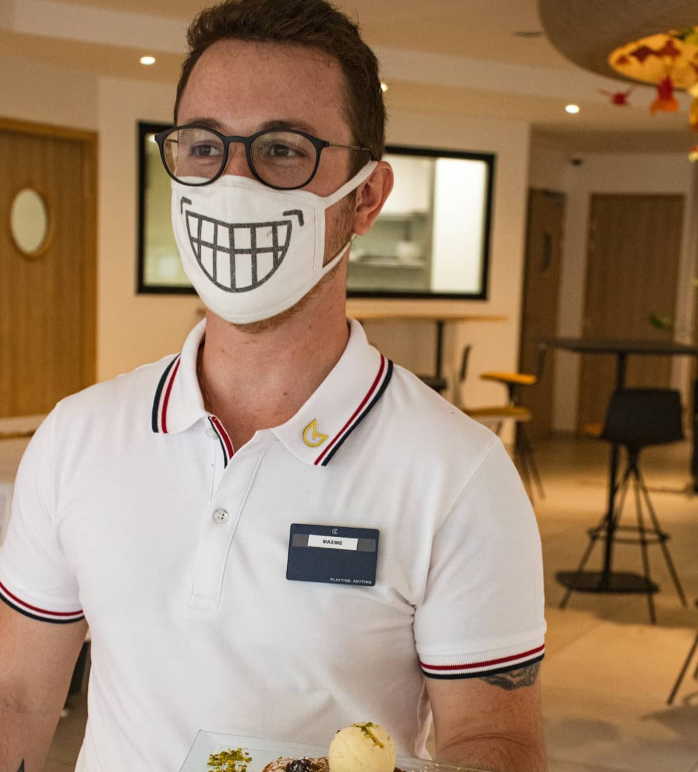 LouvreHotels's tweet photo. [WE ARE BACK] Nos hôteliers continuent leurs réouvertures et vous accueillent en respectant toutes les mesures sanitaires et avec leurs plus beaux sourires 😊
Rendez-vous dans l’un de nos 1500 hôtels pour vos prochains séjours 🏨👏🏻
#hospitality #HoteliersSolidaires #Tourisme https://t.co/yzMUeAw6ov