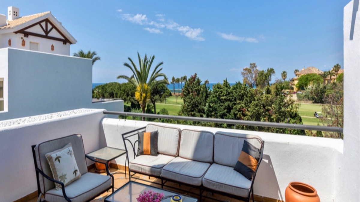 MarbellaPlatin1's tweet photo. #Frontlinebeach 3 bedroom duplex #penthouse in #losmonteros, a high end residential area, #Marbella East.
Incredible #seaview right on the #beach in a #secured complex.
Check our website: https://t.co/X5hUf5jTev (ref. MPL-142) or DM!
#realestate #marbellaplatinum #beachfront https://t.co/ipPj0EXEgU