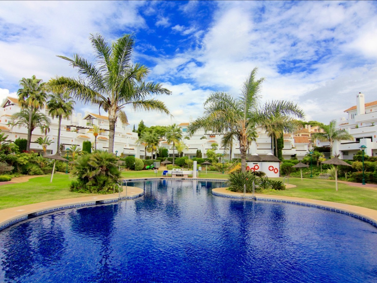 MarbellaPlatin1's tweet photo. #Frontlinebeach 3 bedroom duplex #penthouse in #losmonteros, a high end residential area, #Marbella East.
Incredible #seaview right on the #beach in a #secured complex.
Check our website: https://t.co/X5hUf5jTev (ref. MPL-142) or DM!
#realestate #marbellaplatinum #beachfront https://t.co/ipPj0EXEgU
