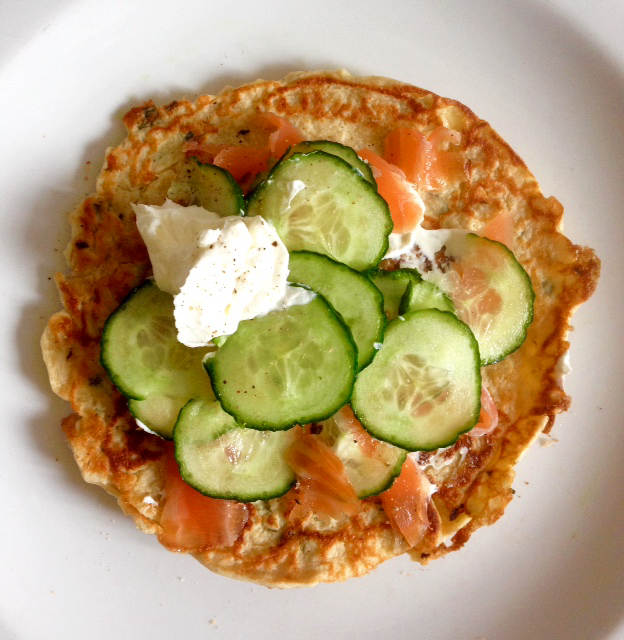 SugarPeppers's tweet photo. If you're short of flour or just fancy a change➡️

OAT, GREEK YOGHURT &amp; CHIVE PANCAKES:
1 cup oats
2 eggs
1 cup Greek yoghurt
1/2 tspn baking powder
Sea salt
1 tblspn finely chopped chives

Recipe on our Insta https://t.co/NI5EIz0PK0 

#lockdownleftovers #lockdownbrunch
#Oxford https://t.co/URUmVCHn24