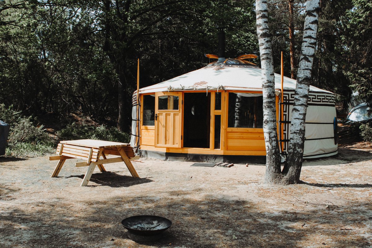 TiDeLutteLosser's tweet photo. Een nieuwe in de spotlight, met dit keer: @campingmeuleman. We vroegen beheerder Cathelijne het hemd van het lijf over wie ze is, wat haar hobby’s zijn en hoe ze beheerder van de camping is geworden. Lees je mee? https://t.co/5oiPLdyy10 https://t.co/fLwrtN1PCs