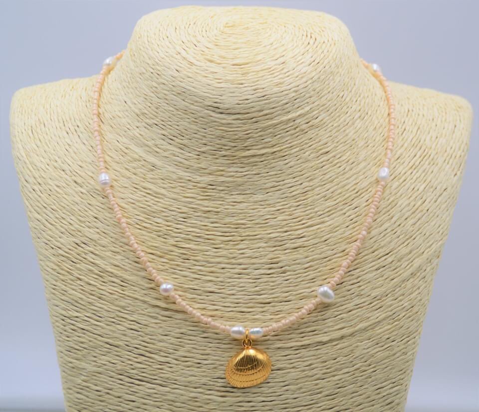 TantalisingB's tweet photo. Think I may be missing the beach...
Fresh water pearl, glass seed beads and silver or gold colour shell pendant £9.99 https://t.co/TjeevGubhg