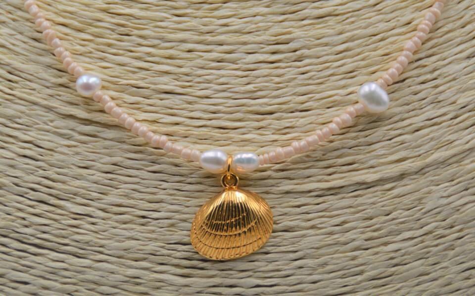 TantalisingB's tweet photo. Think I may be missing the beach...
Fresh water pearl, glass seed beads and silver or gold colour shell pendant £9.99 https://t.co/TjeevGubhg