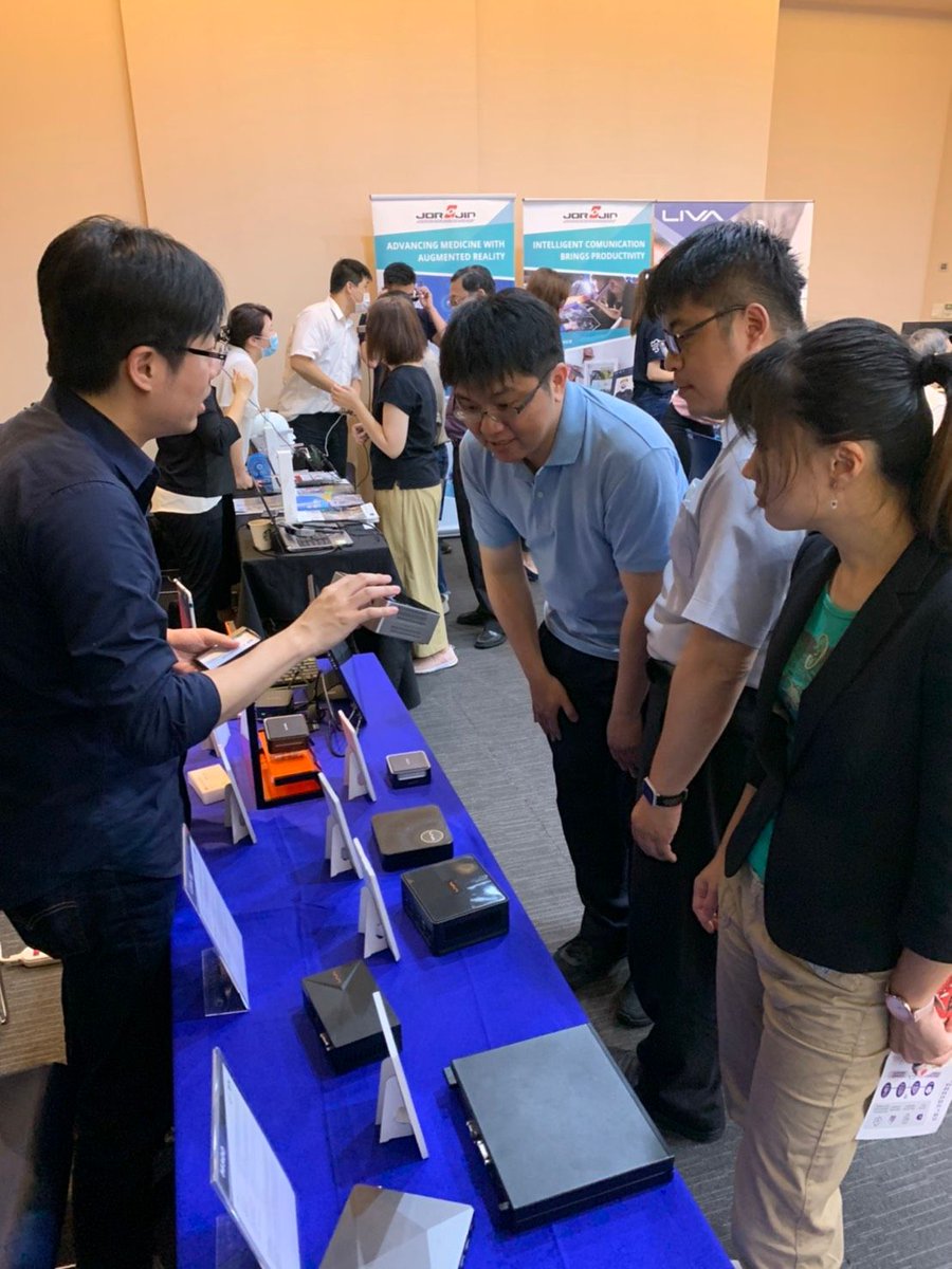 ECSIPC's tweet photo. SAMAUNG TAIWAN invited ECS to attend Telecom Smart Seminar Series in Taiwan on June 10, 2020 to introduce ECS solutions in B2B industry. The topic included Asset Tracking, Smart Education and Recognition System. 

#ECS #SAMAUNG
#LIVA #MiniPC #Telecom #B2BSolutions https://t.co/txd8TuLpba