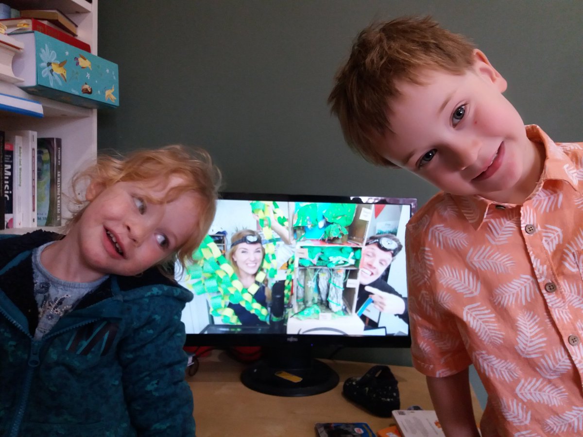 KathrynJaneCook's tweet image. #letsgolive #awarkwardselfie We managed to get all four #extremeexplorers in the photo for the first time in a while! @maddiemoate @gregfoot