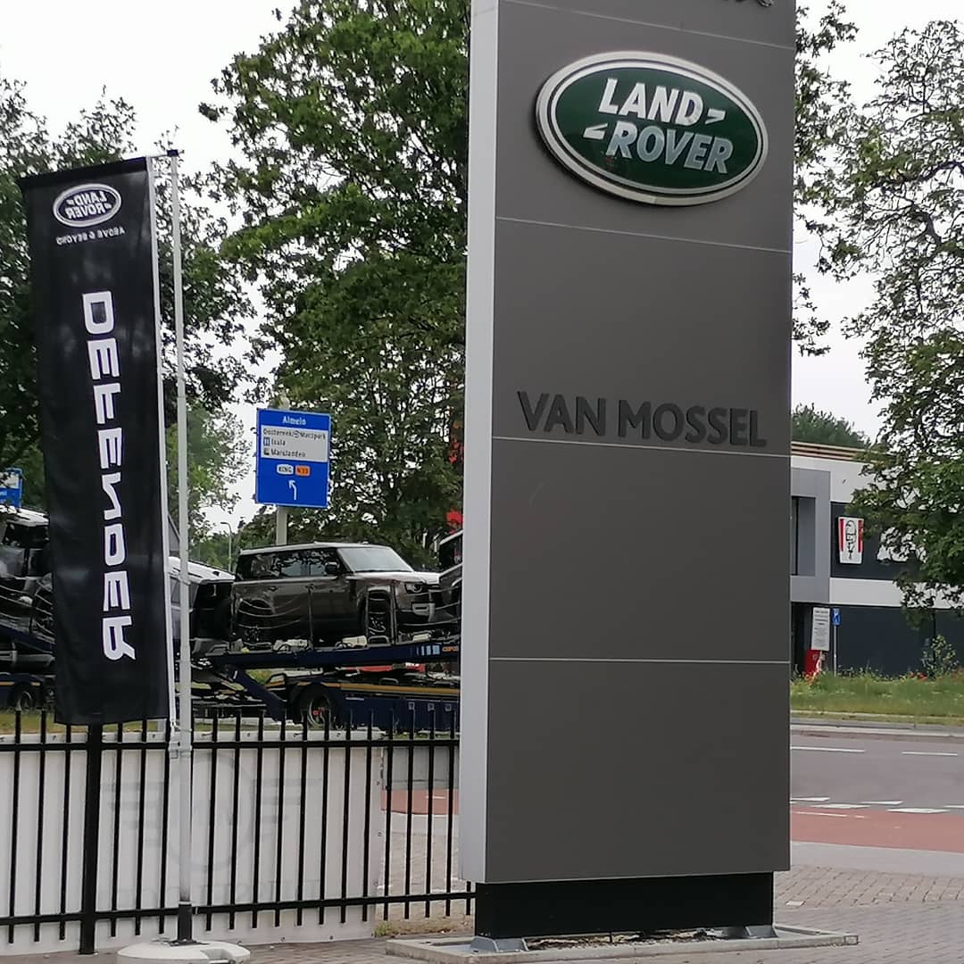 Arrive de nieuwe #landrover #defender is in #Zwolle
#038 #VanMossel #jaguar #landrover #happy