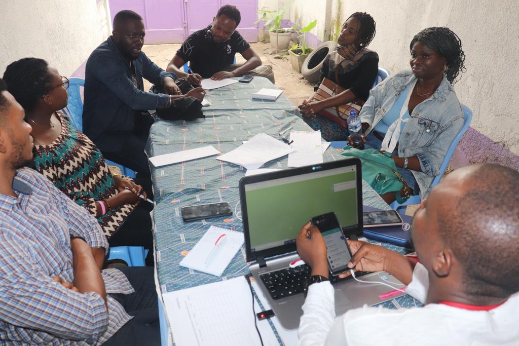 tunawezacongo's tweet photo. Mbote !
Retrouvez nous aujourd'hui de 12h à 13h30.
Nous serons sur le plateau de l'émission : PAROLE A LA BASE
sur la RTGA FM, 88.1 MHz
Vous pouvez nous suivre aussi sur
https://t.co/WUIPVNXsCQ
#Dssr_inclusif #Sjs_Choice #PNSA #CFLEG #HOUSE_OF_RAINBOW https://t.co/fCJzp2TkCn