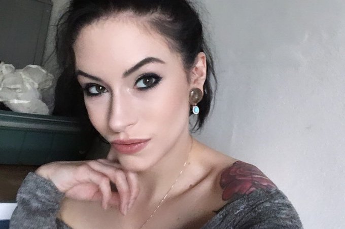 The best days are when I get to do my own makeup. ☺️ https://t.co/5q7gHOHPU1