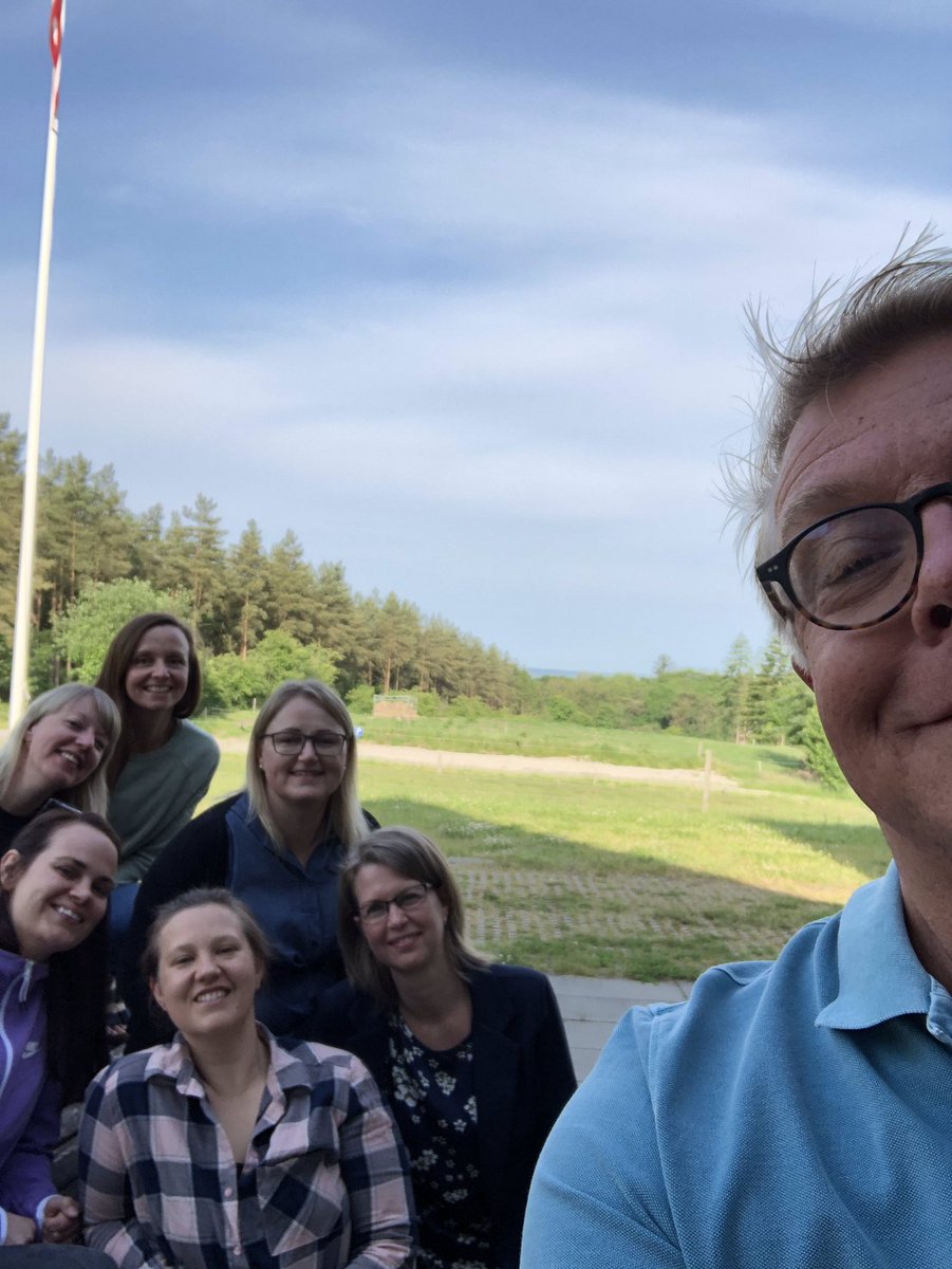 LineTroelsgaard's tweet photo. Det er altid en fornøjelse at være sammen med disse dejlige mennesker både på kontoret og i mere landlige omgivelser #backtowork #sdusamf #dekansekretariatet #videnderbevæger https://t.co/mfUe0SY9Zs