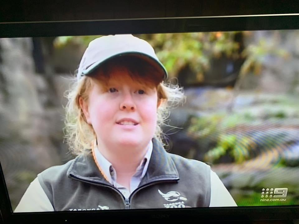 ellenpatrice's tweet photo. Embarrassingly enough I was on TV tonight! I really wish someone had warned me so I could fix my hair 😂 Also love when my mum’s friends take photos and pop them on Facebook 😂 At least the real stars of the Show were our beautiful Sun Bears Mary and Mt Hobbs 🐻 https://t.co/Rpm5yXdaCU
