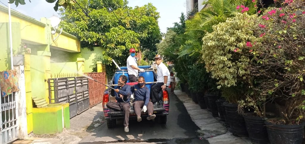 Penyemprotan Disinfectan di (Pasar Tanah Tinggi,Komplek Pengayoman Sukasari,Komplek Pendidikan dan Perkantoran Babakan) dalam rangka memutus mata rantai penyebaran Virus Covid 19 <a href="/Kota_Tangerang/">KOTA TANGERANG</a> <a href="/tangerang_live/">tangerang live</a> <a href="/humaskota/">humaskota</a> <a href="/bpbd_tng/">BPBD Kota Tangerang</a> <a href="/DishubTangerang/">Dishub Kota Tangerang</a> <a href="/PolppTngkota/">satpolpp.tngkota</a> <a href="/KecTangerang/">Kecamatan Tangerang</a>