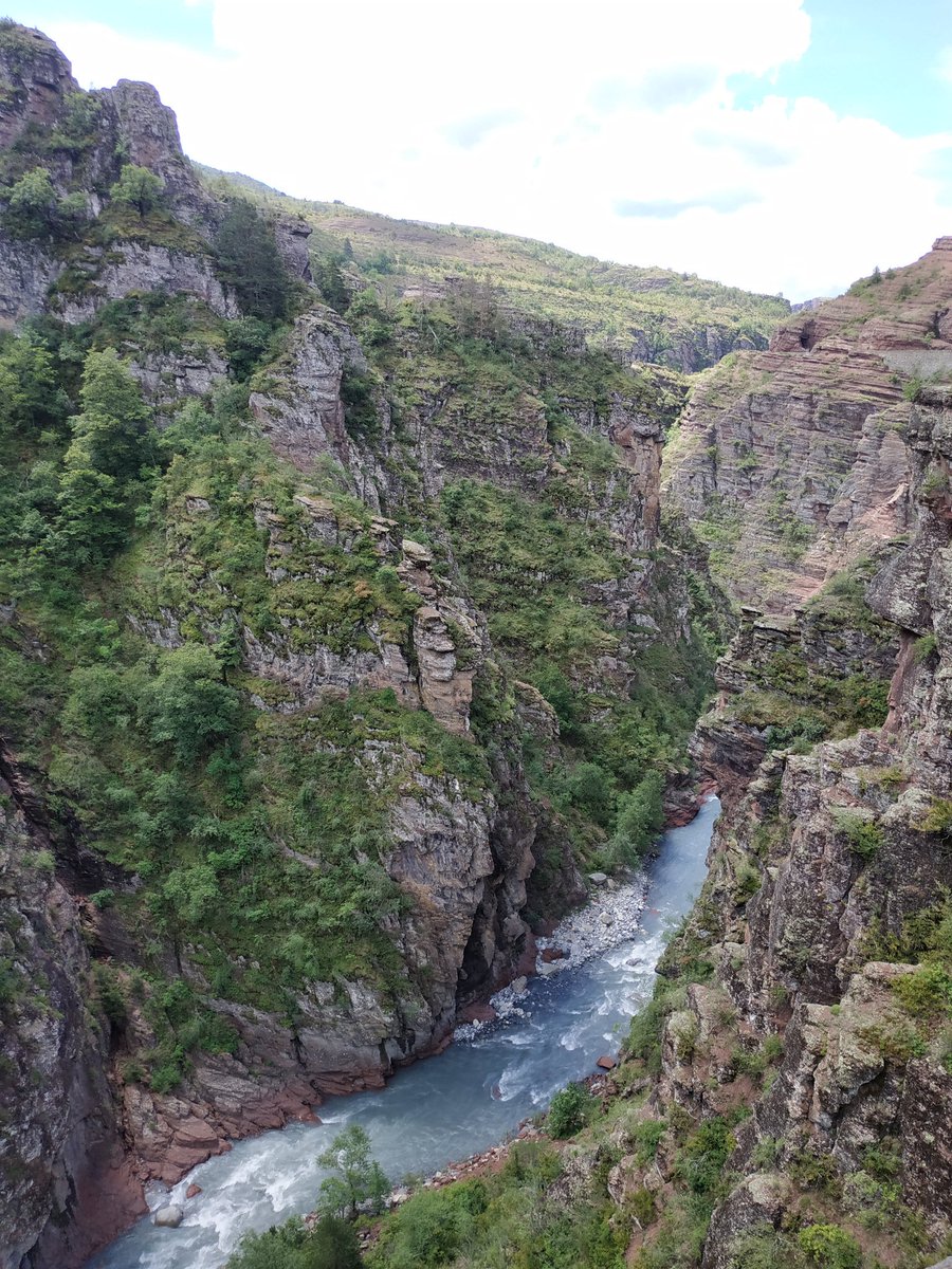 RaftingNice's tweet photo. Un superbe parcours en rafting, en randonnée aquatique ou bien en ballade tout simplement. 🌊🏞️🚣🎣🌄 https://t.co/Eexr2ZhFId
