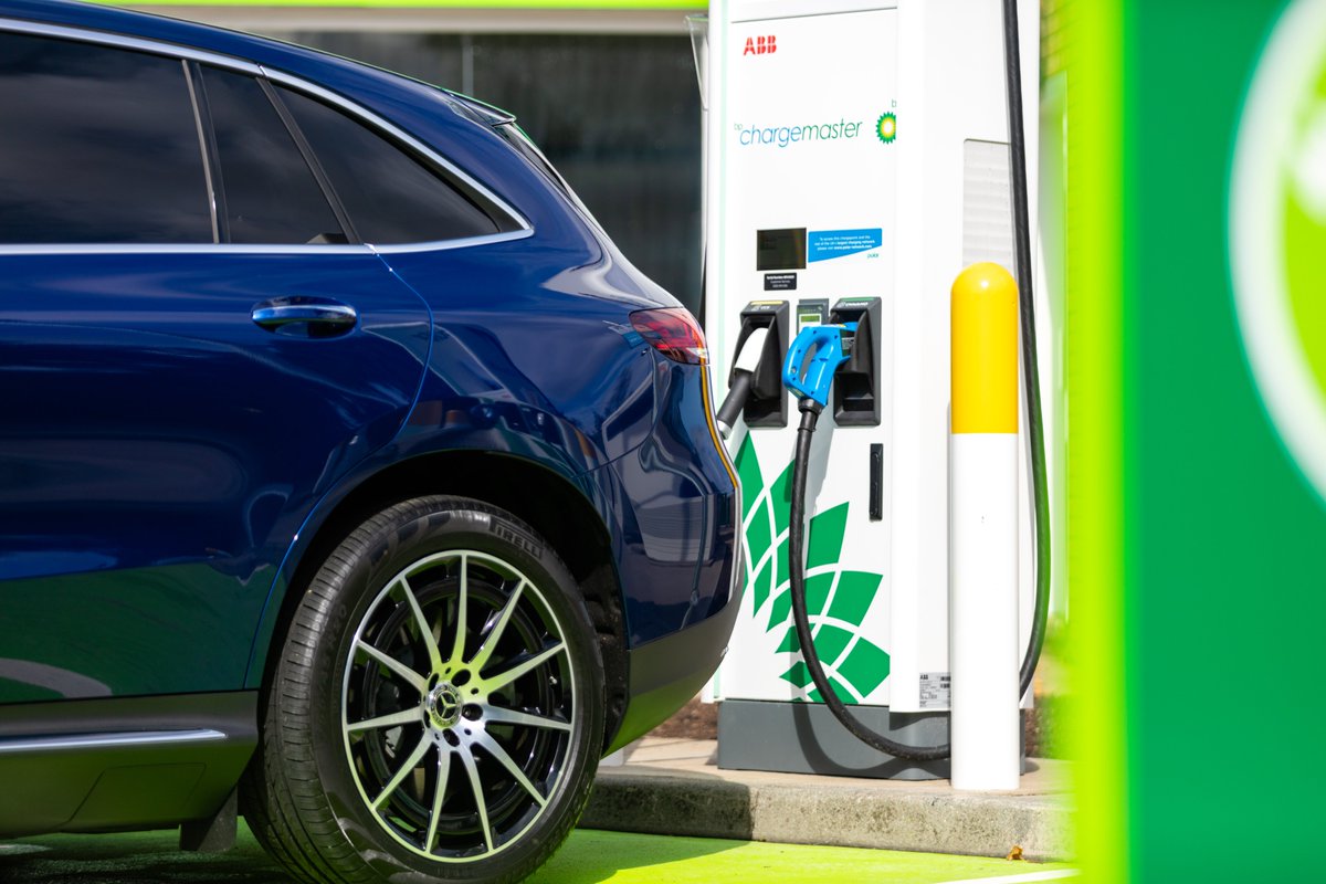 bppulseuk's tweet photo. .@MercedesBenzUK chooses BP Chargemaster as preferred EV charging partner. Mercedes-Benz EQC customers can now enjoy integrated access to the UK’s largest public electric vehicle charging network, Polar, through Mercedes me Charge.

Read more https://t.co/Qaix0XX3JG https://t.co/2HEMwRiibU