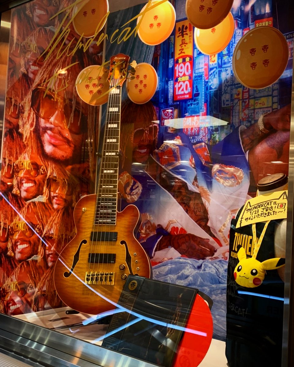 THUNDERCAT
タワーレコード新宿店にて
サンダーキャットモデルのIbanezベース６弦ベース展示がスタート！！

歌舞伎町アー写、ド○ゴンボールテイスト、来日時のサイン入りエプロンなど、、情報盛り沢山な展示を、ぜひお店で⚡️⚡️最新作『IT IS WHAT IT IS』好評発売中！