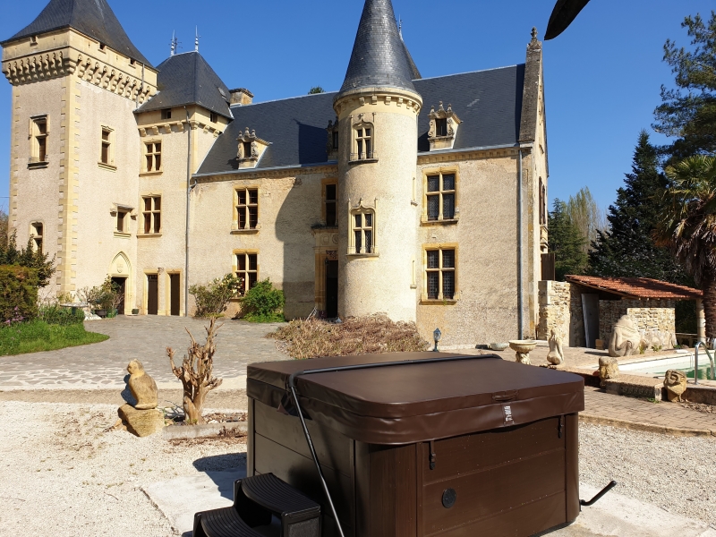 Le spa lounge Cocoon joue les châtelains 🤩

Projet réalisé par le magasin Irrijardin (Creysse) (24) irrijardin.fr/magasins/sud-o…
#irrijardin #spa #détente