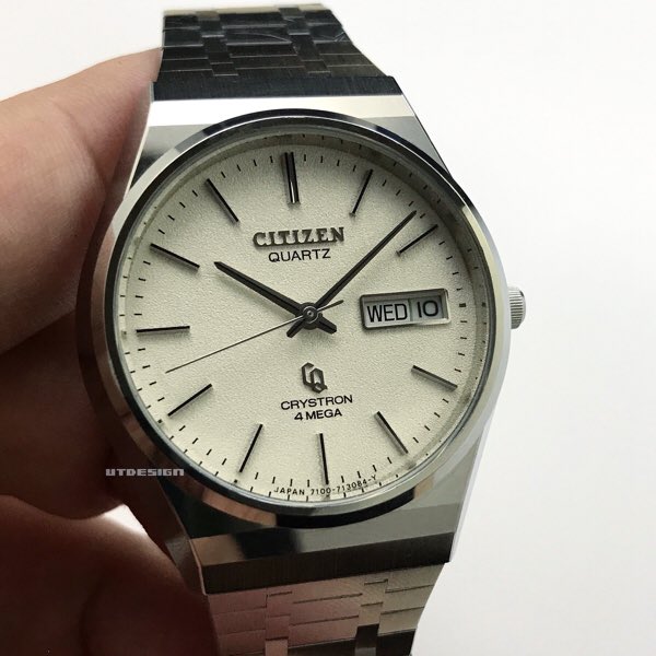 utdesign's tweet photo. ビカビカな昭和なオッチャン時計届いたー
٩( ᐛ )و
#シチズン #クリストロン #4mega 
#citizen ##crystron https://t.co/ihvJw0a5pa
