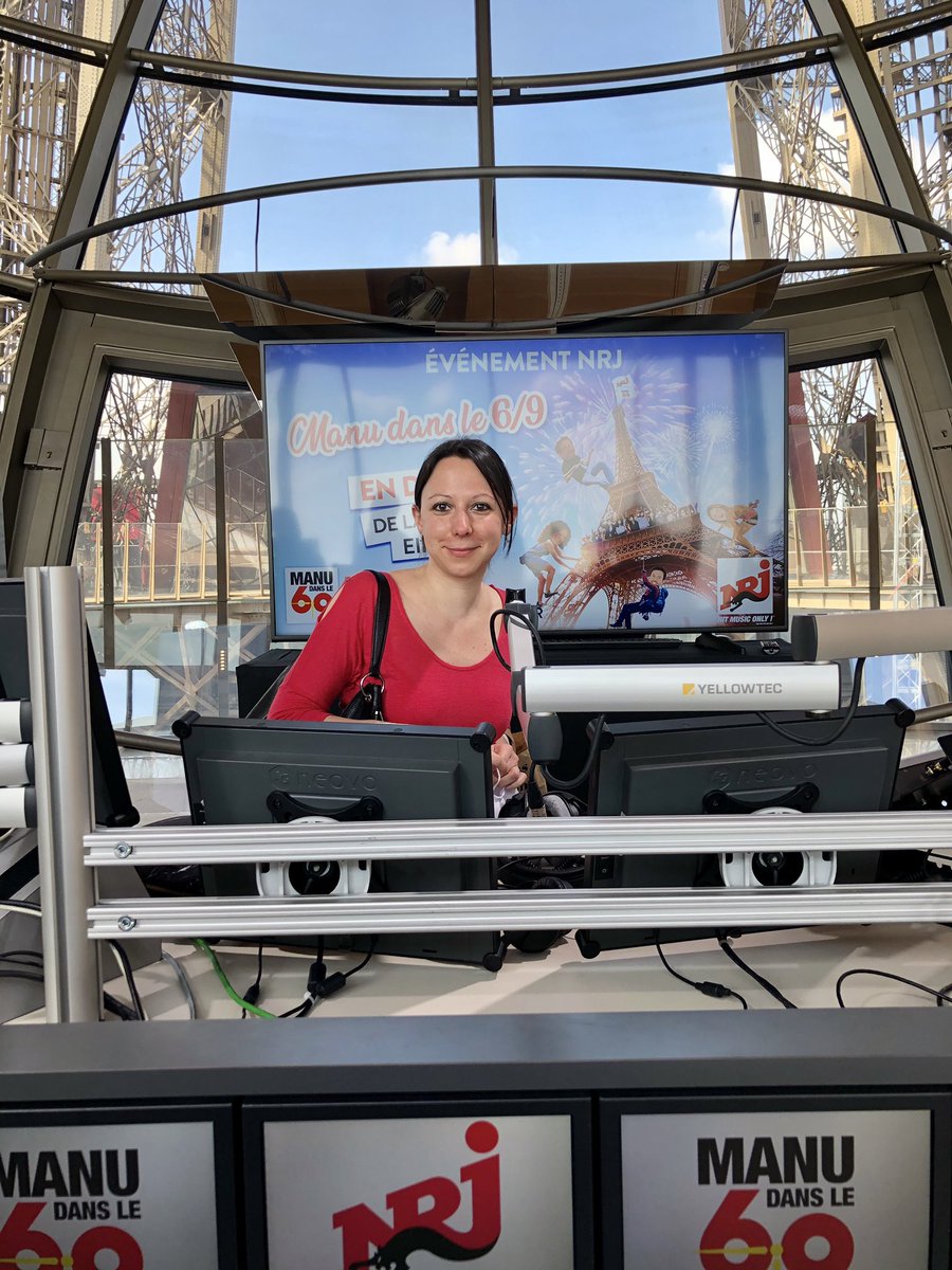 MeliMelo0o's tweet photo. Ce matin, j’ai eu la chance de participer à l’émission de Manu dans le 6-9 d’NRJ, au premier étage de la Tour Eiffel privatisée pour l’occasion, et c’était vraiment génial !! 🤩 #ManuDansLe69 #Merci https://t.co/0pIDaueLjM