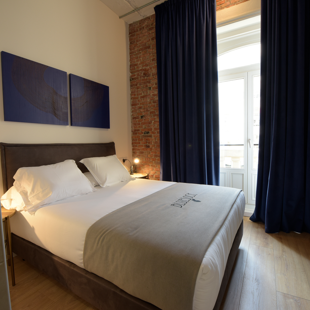 bluesockhostels's tweet photo. Maybe you don't feel like sharing a room for a while. Luckily, at Bluesock Hostels we have super inviting private rooms. #BluesockWithYou https://t.co/3OHMzosWYp https://t.co/fYbT5oGmQ7