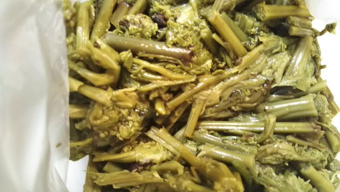 わらびのあく抜きは塩だけ 小麦粉や重曹での方法 Daichi Keats 農園カフェ バル