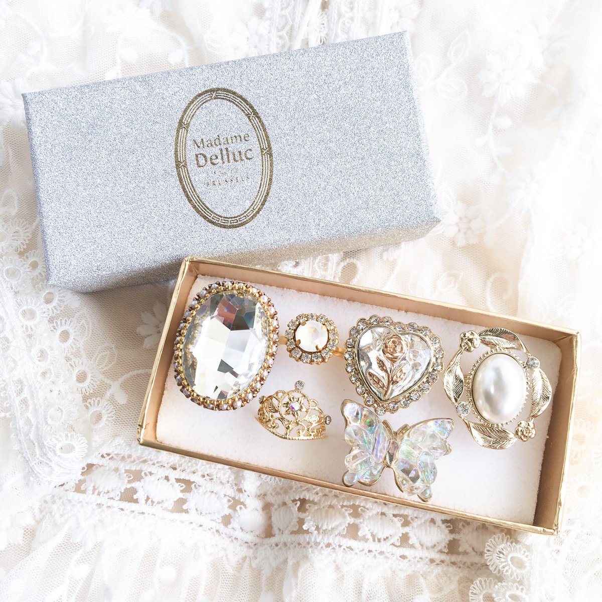 マルベリコ 最近お菓子の箱をリングケース にしがち 100均のスポンジをいれるだけ よかったらかわいいパッケージのお店教えてください