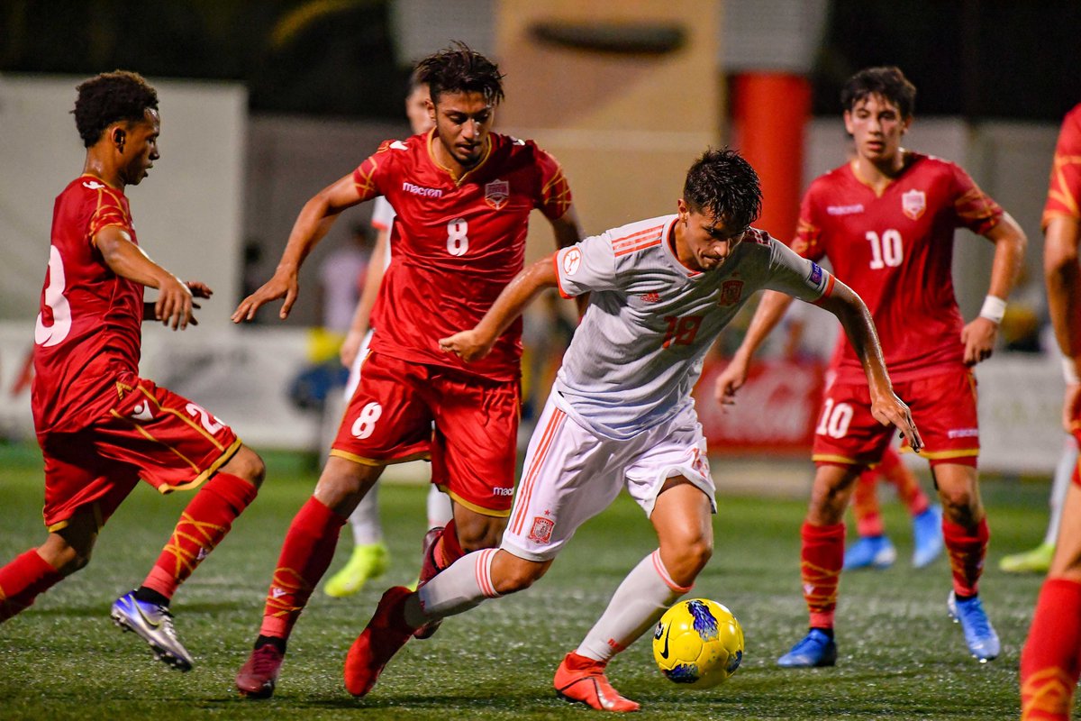 Cotif's tweet photo. 🇧🇭🇪🇸Más de uno se enamoró de algún jugador de Baréin Llegaron como desconocidos al #COTIF2019 y se fueron dejando muy buenas sensaciones, por ejemplo contra España 😍 El COTIF es espectáculo cada día ⚽️ https://t.co/qEPepOOJFq