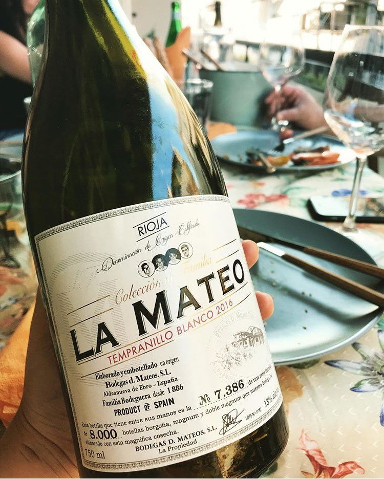 La Mateo Tempranillo Blanco FB es un #vino muy especial, pocas bodegas lo elaboran y menos siendo pioneros como nosotros. Si os gustó la añada 2016, no dejéis de probar la 2017. Ya podéis comprarla en nuestra tienda
👉 bodegasmateosstore.com #LaMateo  #BodegasMateos