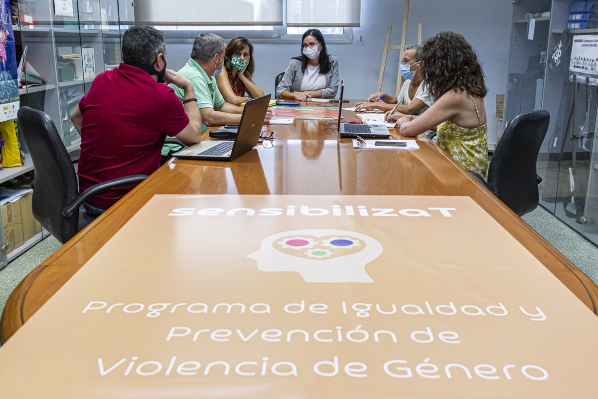 VicepresidenRM's tweet photo. Desde la Dirección general de Mujer y diversidad de género, seguimos avanzando en nuestro programa de formación #SensibilizaT para ampliar nuestro marco de actuación. https://t.co/wfHJrsiIn3