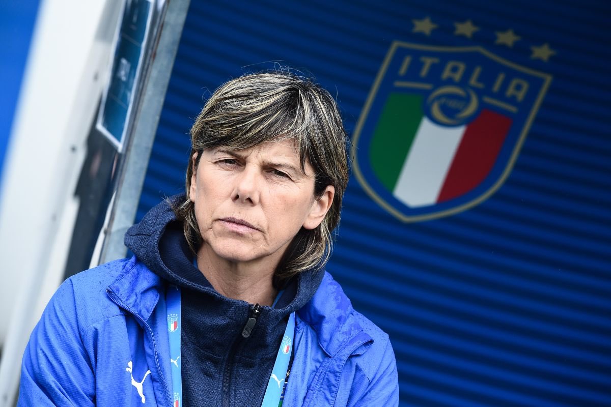 #MilenaBertolini, ct della Nazionale Femminile, parla così al @CorSport: 'Per certi club le donne sono soltanto immagine. Sono triste, delusa, arrabbiata. 

La verità è che c’è ancora qualcuno che si rifiuta di capire che queste ragazze sono un patrimonio del calcio italiano.'
