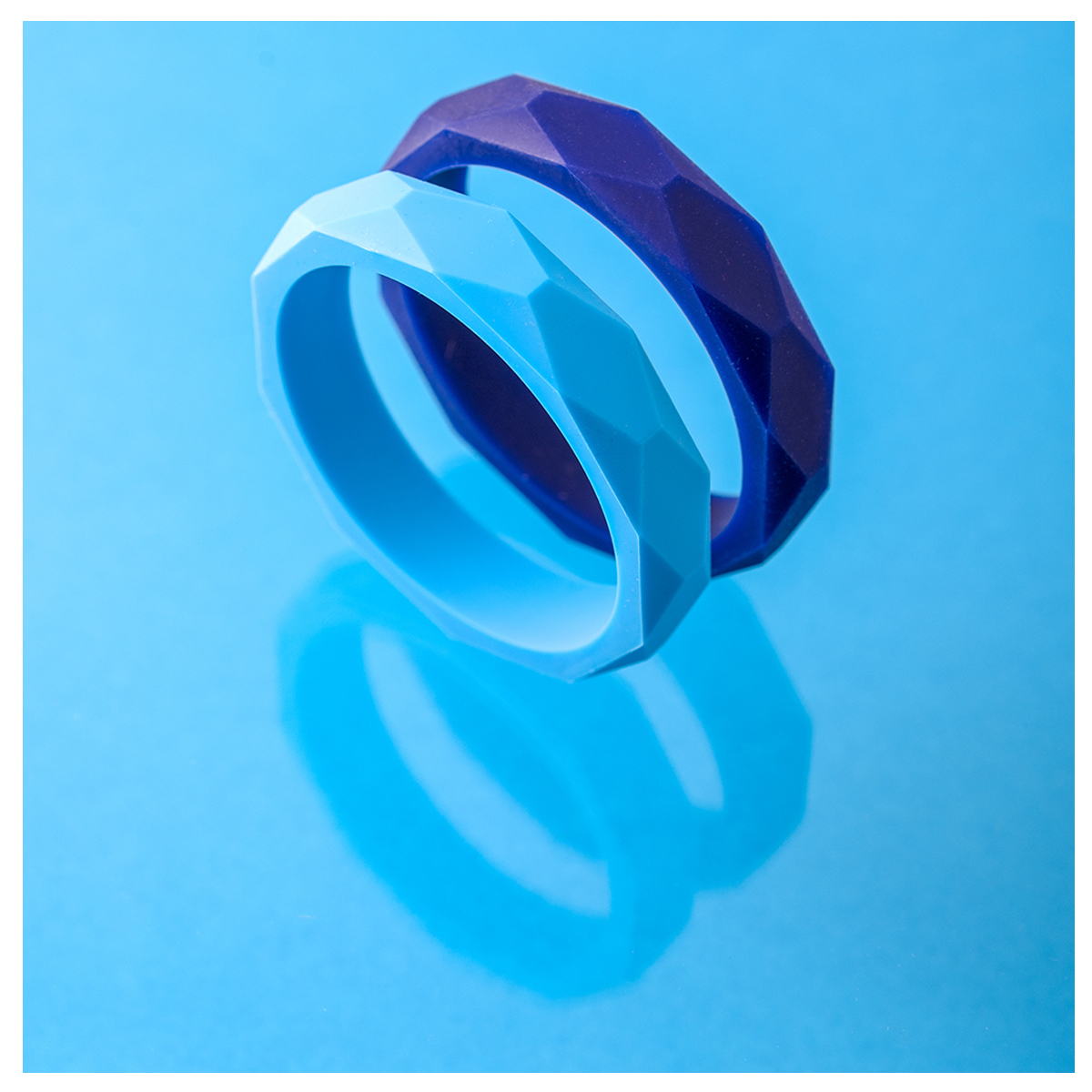 SusanTruseler's tweet photo. *Swoon. Love the colour range for these gorgeous chewable and tuggable bangles by East London Baby co 📷Lots of lovely graphic lines and shapes to focus on too 🤓💕 
#productphotographer https://t.co/V1gEUy3f1A https://t.co/15Ol9NmN4S