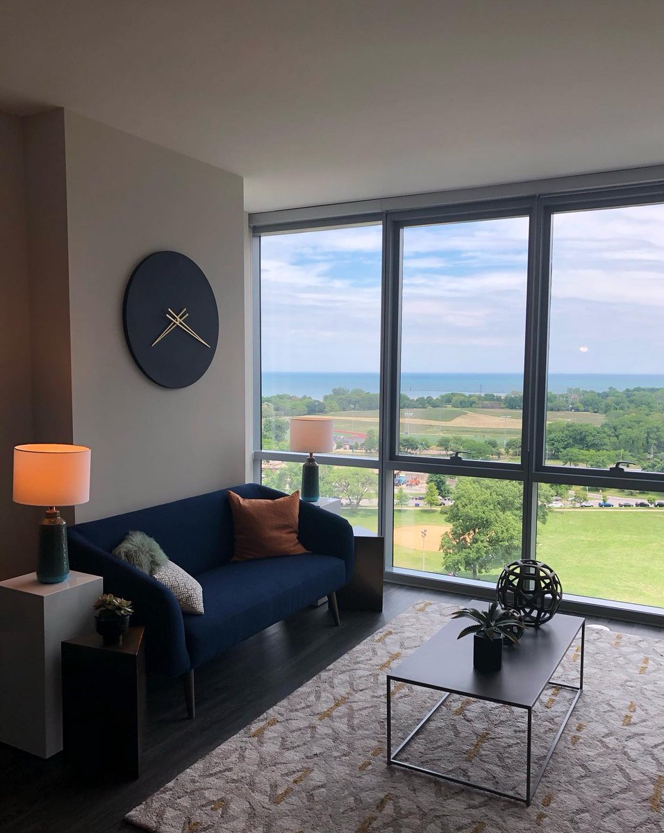 811Uptown's tweet photo. Our 1 bedroom ‘09’ has the best lake facing views! Feel free to give us a call at 773-831-6098 for a virtual tour !
#bozzutomidwest #liveituptown #chicago #eightelevenuptown #uptownchicago #uptownproud #chicagoresidents #instarealestate #intsaproperty #chicagoapartment https://t.co/agWatW3V6r