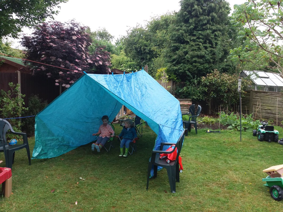 KathrynJaneCook's tweet image. Super keen #extremeexplorers - shelter made and lunch being eaten in it! #letsgolive @maddiemoate @gregfoot
