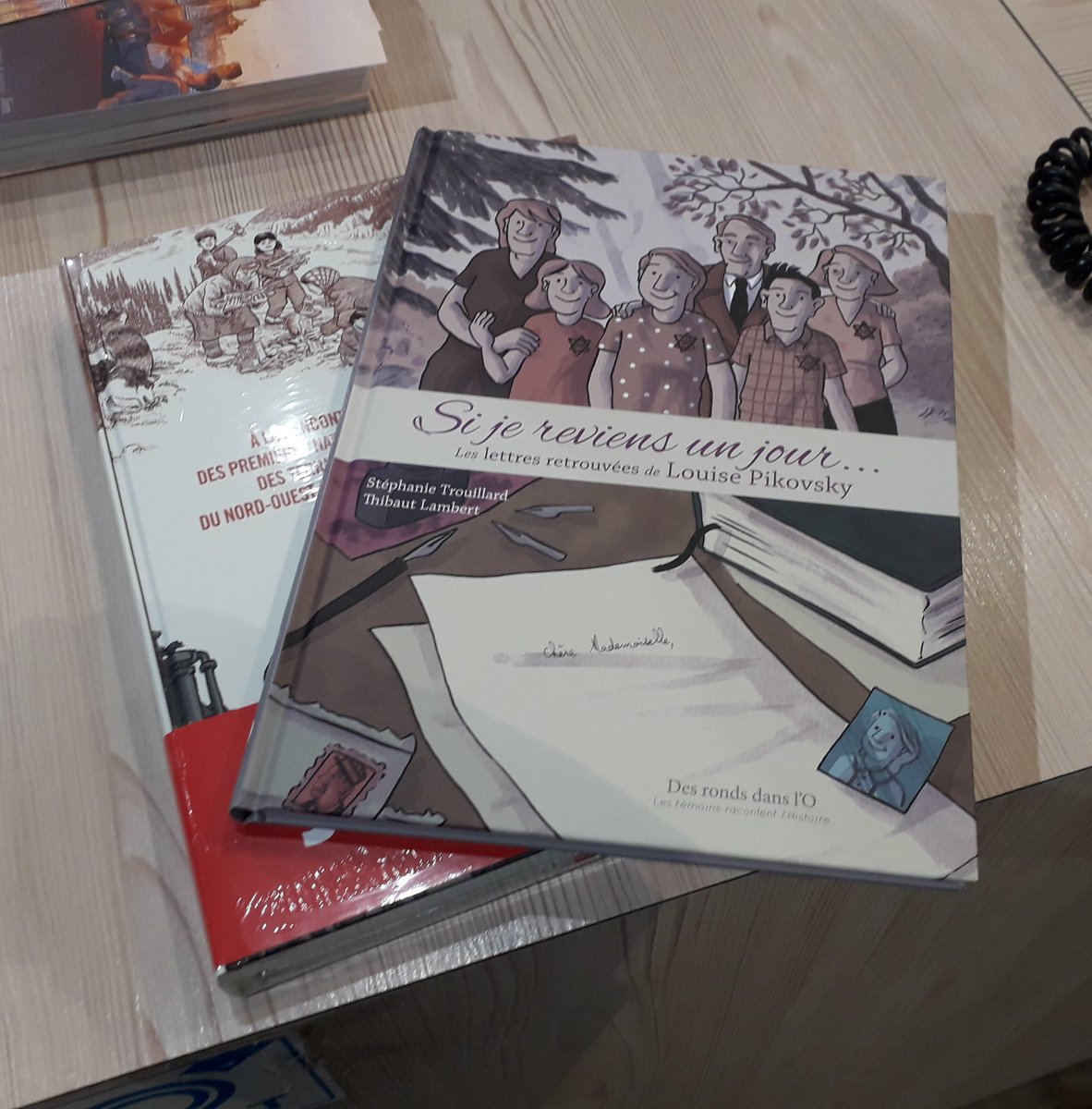 camussod's tweet photo. Ce matin dans ma librairie de #BD #CellulesGrises à @VilledEvryCourc j'ai enfin pu acheter les deux albums que je voulais: #SiJeReviensUnJour de @stbslam et #PayerLaTerre de #JoeSacco https://t.co/a3fSKe7chD