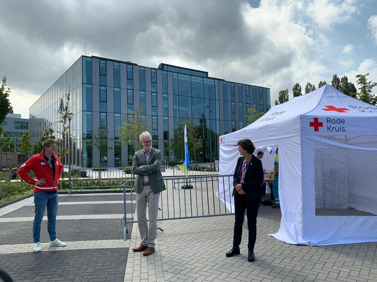 De mobiele testunit in Naaldwijk is geopend. Via het landelijke nummer 0800-1202 kan een afspraak gemaakt worden. Meer info ggdhaaglanden.nl/coronatest