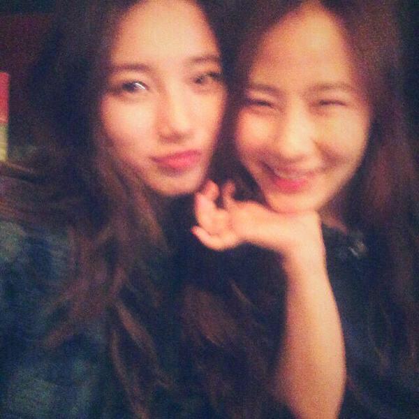 suj_stan2's tweet photo. Jo Hyun A
i think they became close because of music. jha helped sz w/ her songs & co-composed some of it. jha came to ashfall's premiere, sz came to urban zakapa's comeback party, sz nominated jha in #thankstochallenge etc. jha also revealed she often comes to sz's house. 💕 https://t.co/VBF8qwjOmS