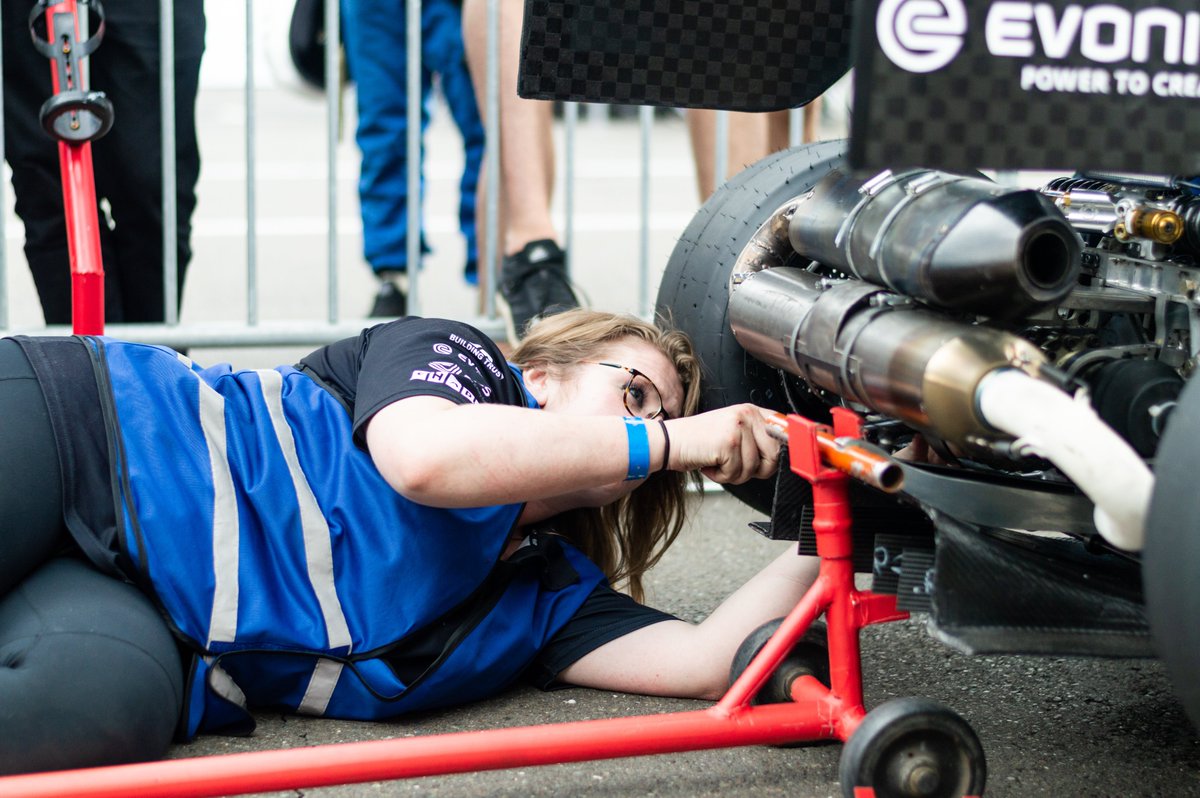 From F1 in Schools, through @FormulaStudent & into @F1. We chat with Mary about her work on #ProjectPitlane & how a little bit of grit and hard work can get you to your dream job. Watch here: bit.ly/mary-lockdown-…

#OBRLIVE #OBRAlumni #MclarenRacing