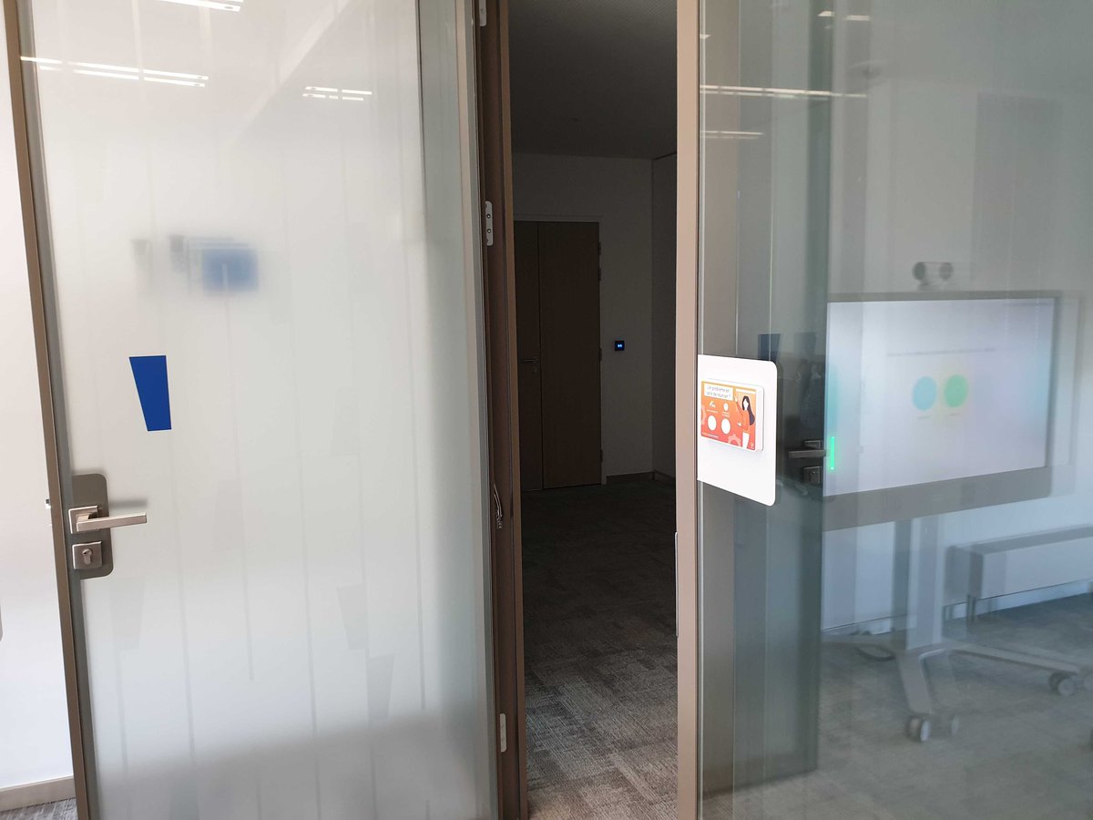 MerciYanis tweet media